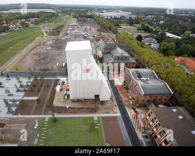 Kamp Lintfort, Allemagne. 09Th Oct, 2019. À partir de la liquidation de l'ancienne tour de la mine de 60 a,b Vozdvyzhneska Street (la mine de l'Ouest) vous pouvez voir d'autres bâtiments sur le site à l'État Garden Show 2020. Tout doit être prêt pour le 17.04.2020, quand le Jardin sera ouvert. Credit : Roland Weihrauch/dpa/Alamy Live News Banque D'Images