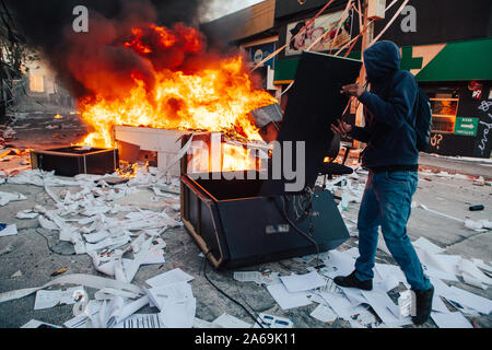 QUILPUE, CHILI - 20 octobre 2019 - Barricades lors de manifestations du mouvement 'Esquive' contre le gouvernement de Sebastian Pinera Banque D'Images