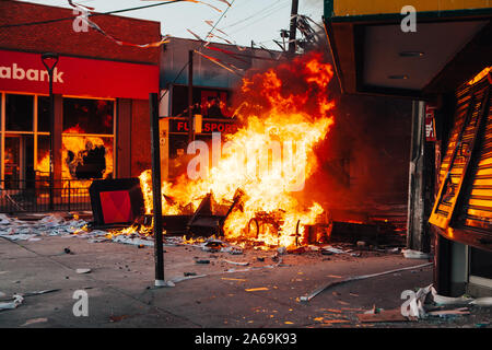 QUILPUE, CHILI - 20 octobre 2019 - Barricades lors de manifestations du mouvement 'Esquive' contre le gouvernement de Sebastian Pinera Banque D'Images