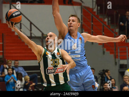 Saint-pétersbourg, Russie. 24 Oct, 2019. La Russie, Saint-Pétersbourg, 24 octobre 2019. Les joueurs BC Panathinaikos Nick Calates et Zenit BC Colton Iverson (de gauche à droite) dans l'Euroligue de basket-ball match entre les équipes de Zenit (St. Petersburg, Russie) et Panathinaikos (Athènes, Grèce) dans le complexe sportif Arena Sibur Crédit : Andrey Pronin/ZUMA/Alamy Fil Live News Banque D'Images