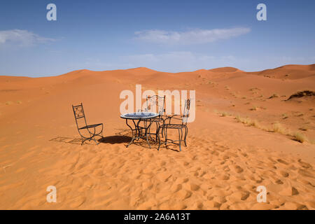 Un lieu silencieux - Erg Chebbi Dunes, Maroc Banque D'Images