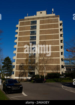 Max-Planck-Institute Muelheim en face d'un ciel bleu Banque D'Images