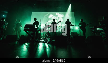 Copenhague, Danemark. 24 Oct, 2019. L'ensemble jazz et jam Snarky Puppy effectue un concert live à Falconer Salen à Copenhague. Ici chef d'orchestre et musicien Michael ligue est vu sur scène. (Photo crédit : Gonzales Photo/Alamy Live News Banque D'Images