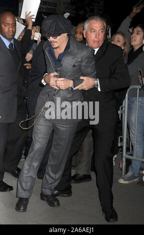 NEW YORK, NY - 25 OCTOBRE : Johnny Depp participe à la 'Le rhum Diary' New York premiere au Musée d'Art Moderne le 25 octobre 2011 à New York. People : Johnny Depp Banque D'Images