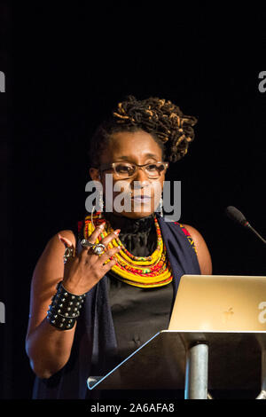 Photo par Chris Bull pour Manchester Literature Festival Malika Booker Dimanche 8 octobre, 19h00 Anthony Burgess International Foundation www.chrisbullphotographer.com Banque D'Images