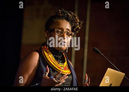 Photo par Chris Bull pour Manchester Literature Festival Malika Booker Dimanche 8 octobre, 19h00 Anthony Burgess International Foundation www.chrisbullphotographer.com Banque D'Images