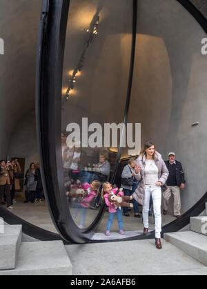 Les gens peuvent visiter la rénovation, dans les jours de Portes ouvertes sur l'Embankment Rasinovo à Prague, République tchèque, le 23 octobre, 20 Banque D'Images