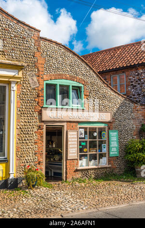 Le CLAJ Smokehouse produit localement les poissons fumés, de coquillages, de charcuterie et de délicieux pâtés faits maison sur village high st, Claj suivant la mer, Norfolk, Royaume-Uni. Banque D'Images