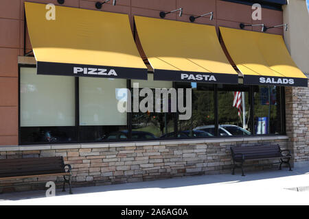 "À travers mon Gaithersburg, Maryland / USA - 18 octobre 2019 : Potbelly Sandwich Shop logo sur leur direction de magasin principal à Gaithersburg, MD. , Dans le vôtre' Banque D'Images