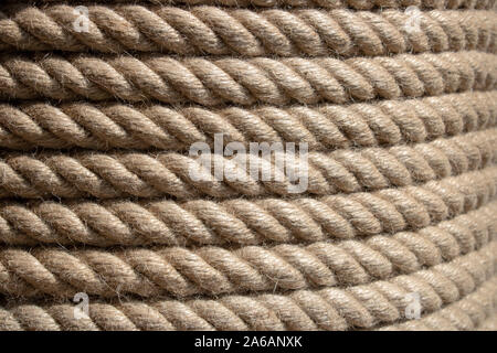 Corde enroulée sur le tambour close up en vente dans le magasin. Banque D'Images