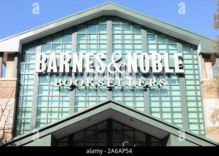 Gaithersburg, Maryland / USA - 18 octobre 2019 : Barnes et noble logo sur leur direction de magasin principal à Gaithersburg, MD. Banque D'Images
