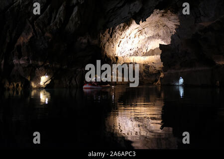 Altinbesik Altınbesik Magarasi (grotte) est sur le côté ouest de la colline de Manavgat, à 7 km de Ibradi (Aydinkent) district d'Antalya Banque D'Images