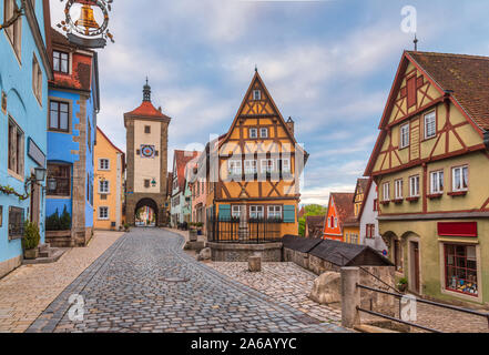 L'affichage classique de la ville pittoresque de Plonlein (Petite place) à Rothenburg ob der Tauber, Bavière, Allemagne, Europe, l'un des plus populaires destinations de voyage Banque D'Images