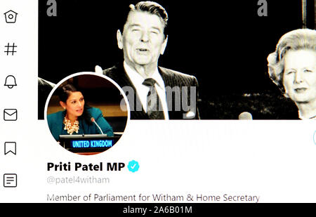 La page Twitter (Oct 2019) Priti Patel MP - Secrétaire d'accueil Banque D'Images