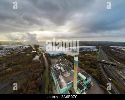 Incinérateur de Stoke on Trent Centre de recyclage basée à Staffordshire, ordures, déchets, usine d'incinération des déchets, le tabagisme, la pollution cheminée Banque D'Images