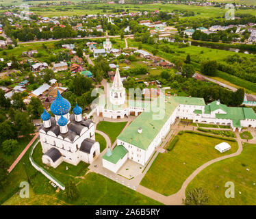 Vue aérienne de Suzdal Kremlin et cathédrale de la Nativité, partie la plus ancienne de l'époque médiévale ville russe de Suzdal Banque D'Images