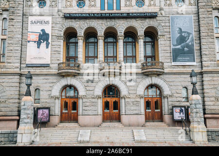 Helsinki, Finlande - le 15 août 2019 : Théâtre National de Finlande, Suomen Kansallisteatteri Banque D'Images