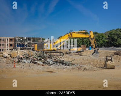 Démolition d'un ancien complexe de logement Banque D'Images