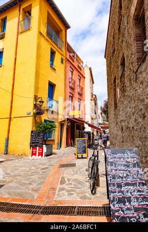 Banyuls-sur-Mer - Juillet 21, 2019 : Saint Pierre rue commerçante, Banyuls-sur-Mer, Pyrénées-Orientales, Catalogne, Languedoc-Roussillon, France Banque D'Images