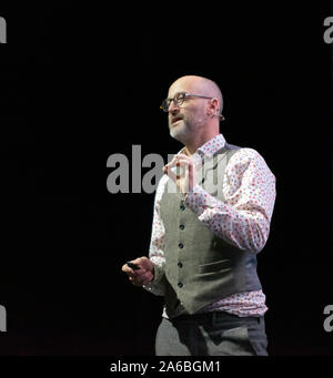 Mark Miodownik, ingénieur mécanicien, à l'University College London, en vedette les recherches les plus récentes, des technologies, et des mouvements sociaux qui promettent de créer une économie sans déchets. Dans sa communication intitulée "un problème comme olving" en plastique, sur le stade de l'ingénierie, au New Scientist Live 2019 Banque D'Images