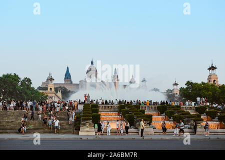 Barcelone, Espagne - 30 juin 2019 : Musée National d'art et fontaine magique à Placa Espanya. Banque D'Images