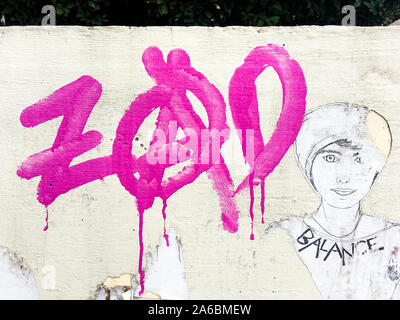 Graffiti anarchiste lecture ZAD, mesto Metelkova squat artistique, Ljubljana, Slovénie Banque D'Images