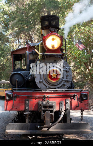 De la locomotive Le Roaring camp & Grands arbres railroad ay Camp Ours Santa Cruz Californie USA Banque D'Images