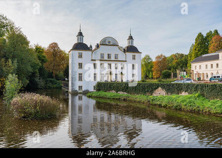 Essen-Borbeck - Façade de château Borbeck en automne de l'humeur, Rhénanie du Nord-Westphalie, Allemagne, 25.10.2019 Banque D'Images