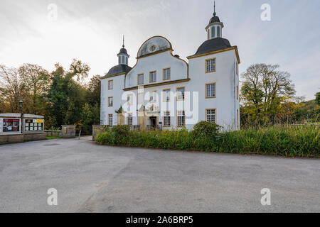 Essen-Borbeck - Façade de château Borbeck en automne de l'humeur, Rhénanie du Nord-Westphalie, Allemagne, 25.10.2019 Banque D'Images