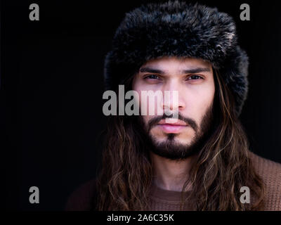 Beau jeune homme portant un chapeau de fourrure colombien Banque D'Images