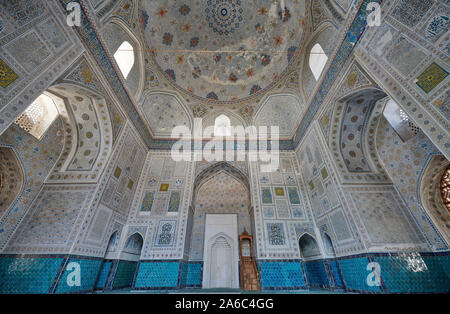 Tourné de l'intérieur de la mosquée Kok Gumbaz intérieur ancien complexe Dorut Tilavat, Shahrisabz, l'Ouzbékistan, en Asie centrale Banque D'Images