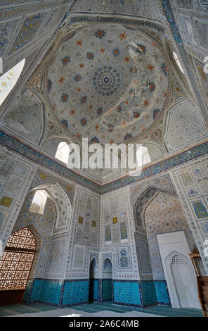 Tourné de l'intérieur de la mosquée Kok Gumbaz intérieur ancien complexe Dorut Tilavat, Shahrisabz, l'Ouzbékistan, en Asie centrale Banque D'Images