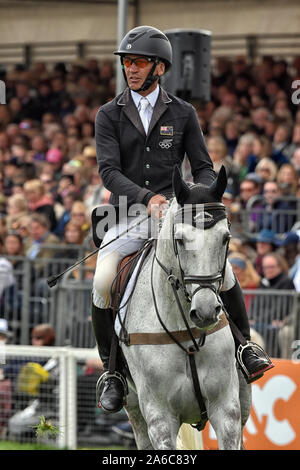 Badminton Horse Trials 2019 Gloucester Andrew Nicholson équitation avaler des ressorts dans l'arène principale au Badminton Horse Trials 2019 Banque D'Images