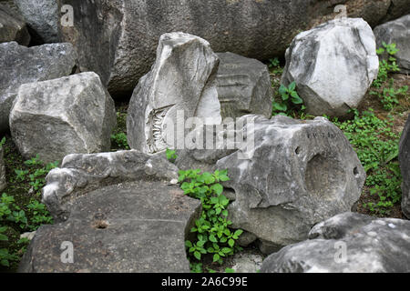 Ruines romaines de Portico d'Ottavia dans Rome, Italie Banque D'Images