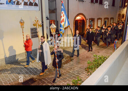 Agno, Suisse - 12 mars 2016 - procession catholique à Lugano en Suisse Banque D'Images