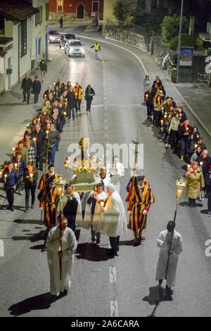 Agno, Suisse - 12 mars 2016 - procession catholique à Lugano en Suisse Banque D'Images