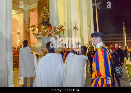 Agno, Suisse - 12 mars 2016 - procession catholique à Lugano en Suisse Banque D'Images