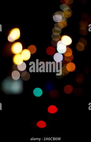 lumières colorées la nuit dans la rue Banque D'Images