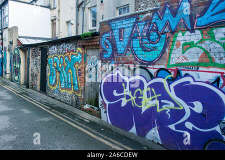 Les murs de la laine Du Nord couvert dans la rue graffiti art urbain Banque D'Images