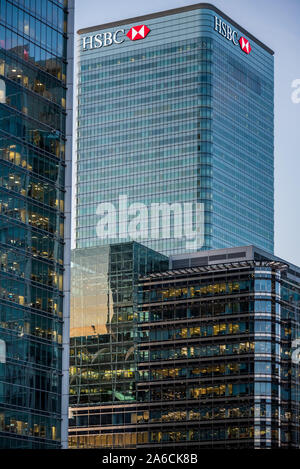 HSBC HQ HSBC Tower Canary Wharf - le siège de HSBC avec d'autres bâtiments de services financiers à Canary Wharf à Londres. Architecte Norman Foster 2003 Banque D'Images