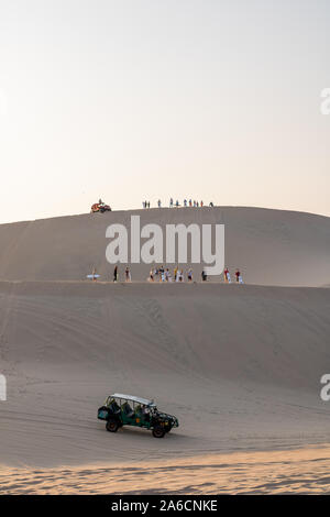 Buggies de sable dans les dunes de Huacachina au Pérou Banque D'Images