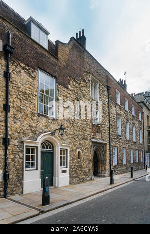 Les immeubles de bureaux au chapitre de cour du doyen, Westminster, London, UK Banque D'Images