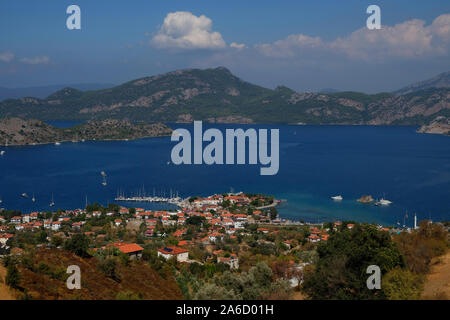 Selimiye est un paisible village de pêcheurs qui semble à l'écoulement le long d'une magnifique baie. Banque D'Images