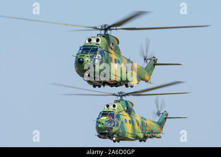 Bucarest, Roumanie - 28 août 2019 : Roumain IAR 330 armée de l'hélicoptère Puma SOCAT effectuant à BIAS 2019 Spectacle aérien international de Bucarest Banque D'Images