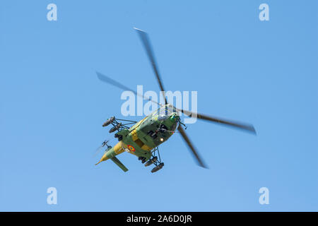 Bucarest, Roumanie - 28 août 2019 : Roumain IAR 330 armée de l'hélicoptère Puma SOCAT effectuant à BIAS 2019 Spectacle aérien international de Bucarest Banque D'Images