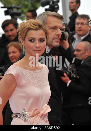 CANNES, FRANCE. 21 mai 2012 : Anne Consigny & Lambert Wilson à la projection de gala pour le film français "Vous n'avez encore rien vu, en compétition au 65e Festival de Cannes. © 2012 Paul Smith / Featureflash Banque D'Images