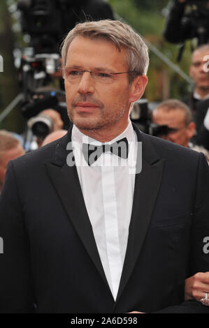 CANNES, FRANCE. 21 mai 2012 : Lambert Wilson à la projection de gala pour le film français "Vous n'avez encore rien vu, en compétition au 65e Festival de Cannes. © 2012 Paul Smith / Featureflash Banque D'Images