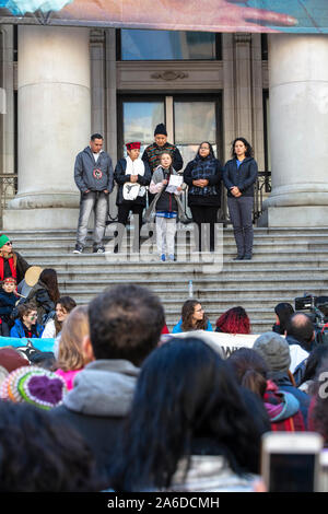 Vancouver, BC, Canada. 25 octobre, 2019. Climat suédois THUNBERG GRETA activiste parle à une foule de milliers de jeunes activistes et leurs partisans Banque D'Images