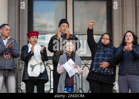 Vancouver, BC, Canada. 25 octobre, 2019. Climat suédois THUNBERG GRETA activiste parle à une foule de milliers de jeunes activistes et leurs partisans Banque D'Images