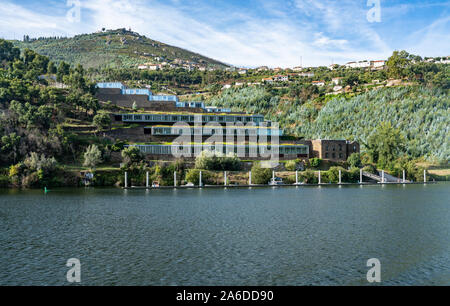 Porto, Portugal - 13 août 2019 : hôtel de luxe et spa appelé Douro41 sur les rives du fleuve Douro au Portugal Banque D'Images